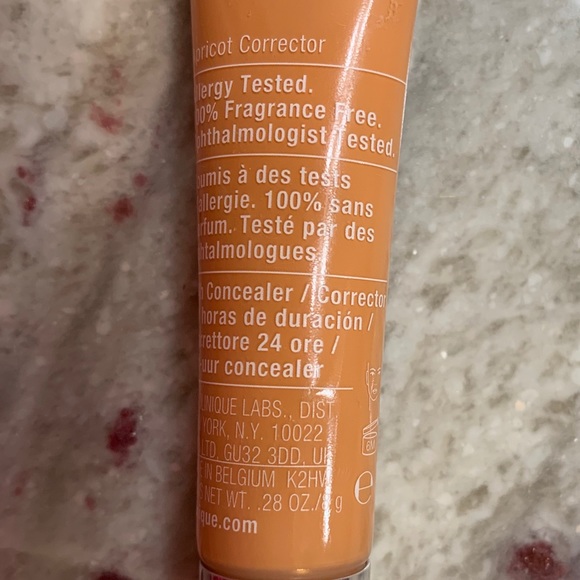 Clinique Beyond Perfecting  Concealer - Picture 2 of 3